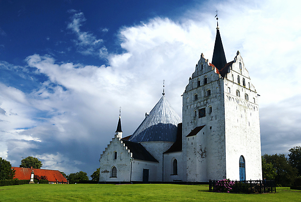 포토 JPG 해외이미지 기독교 종교 덴마크 사람없음 교회 흰색 해외202004 해외포토 컬러 종교건축 북유럽 건물 파일형식 이미지허브