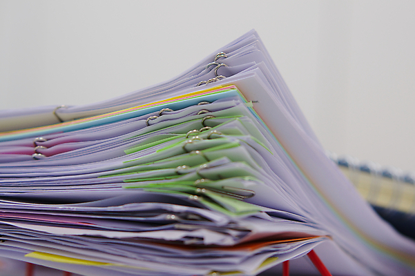 포토 JPG 해외이미지 직업 종이 비즈니스 탁자 봉투 사람없음 책 금융 경제 사무실 쌓기 흰색 업무 미끄러짐 책상 준비 문서 파일 상업 바쁨 영수증 제비 회계 경영 과로 세금 해외202004 해외포토 컬러 가구 모션 조류 작업 파일형식 이미지허브