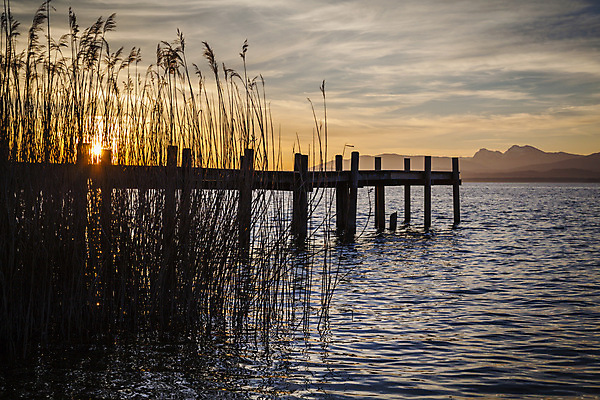 포토 JPG 해외이미지 구름 유럽 호수 백그라운드 오렌지 자연 하늘 아침 휴가 산 독일 풍경 사람없음 야외 목재 물 파란색 빛 햇빛 항구 침묵 일몰 방파제 장면 바이에른 수평선 바이에른사람 해외202004 해외포토 주간 자연요소 나무 공공시설 나라 컬러 과일 재료 교통시설 태양 노을 소리 생태계 파일형식 이미지허브