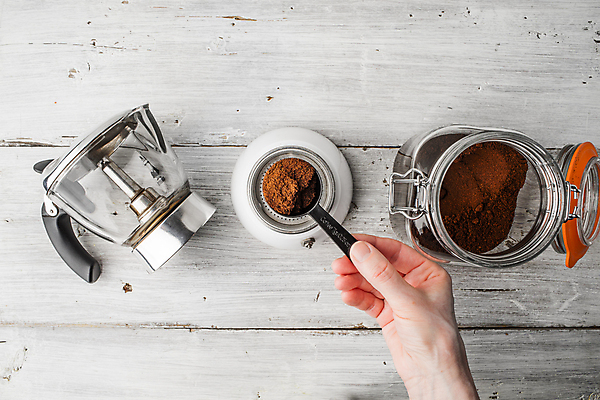 포토 JPG 해외이미지 손 커피 음료 백그라운드 유리 탁자 요리 사람 사람없음 목재 가로 세트 갈색 금속 주방 숟가락 흰색 오픈 항아리 투명 준비 만들기 아로마 스크래치 향 땅바닥 해외202004 해외포토 나무 컬러 가구 재료 모션 재질 바닥 수저 신체부위 도자기 파일형식 이미지허브