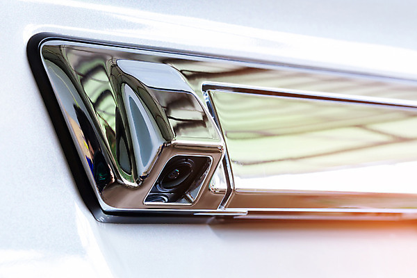 포토 JPG 해외이미지 디자인 외관 자동차 사람없음 카메라 금속 디지털 손상 장비 운전 도움 고급 보호 주차 사건 보안 심플 전자 시스템 반전 동영상 숨기 스파이 제어 픽업 해외202004 해외포토 육상교통 컨셉 모션 재질 안전 전자제품 파일형식 이미지허브