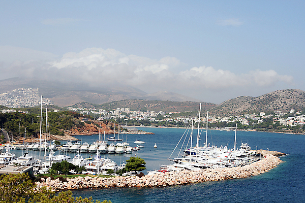 포토 JPG 해외이미지 식물 구름 바다 요트 자연 하늘 사람없음 야외 초록색 물 파란색 항구 만 보트 고급 그리스 아테네 포트 해외202004 해외포토 자연요소 유럽 컬러 컨셉 배_교통 교통시설 생태계 파일형식 이미지허브