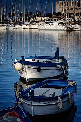 포토 JPG 해외이미지 유럽 바다 여행 하늘 휴가 항해 사람없음 야외 물 항구 이탈리아 보트 지중해 포트 해외202004 해외포토 자연요소 나라 배_교통 교통시설 파일형식 이미지허브
