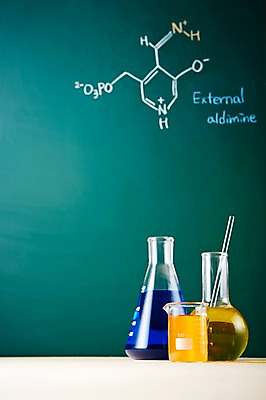 포토 JPG 스튜디오촬영 기호 교육 과학 백그라운드 실내 실험기구 실험 사람없음 약 칠판 수학 오브젝트 교구 비커 공식 원소기호 국내포토 문자 교과목 의학 내부 파일형식