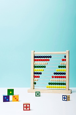 포토 JPG 스튜디오촬영 교육 백그라운드 탁자 실내 사람없음 주판 수학 계산 오브젝트 주사위 교구 주산 국내포토 가구 교과목 내부 계산기 파일형식