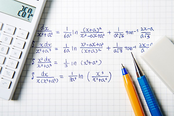 포토 JPG 스튜디오촬영 교육 백그라운드 학용품 실내 근접촬영 사람없음 필기구 펜 공책 계산기 수학 샤프 오브젝트 지우개 교구 문제 공식 국내포토 뷰포인트 교과목 문구용품 내부 장비 파일형식