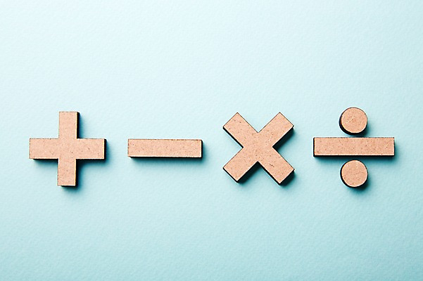 포토 JPG 스튜디오촬영 기호 교육 백그라운드 실내 사람없음 수학 덧셈 플러스 뺄셈 하이픈 오브젝트 교구 수학기호 나누기 곱셈 나눗셈 국내포토 문자 교과목 내부 사칙연산 파일형식