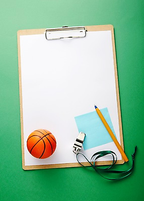 포토 JPG 스튜디오촬영 교육 종이 백그라운드 공 농구 농구공 실내 사람없음 운동 필기구 펜 메모지 호루라기 오브젝트 교구 서류판 국내포토 문구용품 건강 내부 구기 사무용품 파일형식