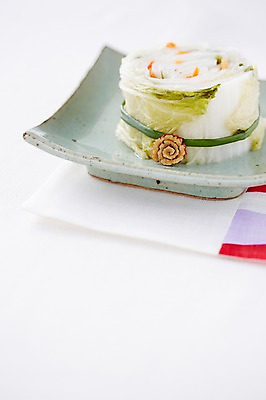 포토 JPG 스튜디오촬영 그릇 식기 접시 한식 반찬 김치 실내 근접촬영 사람없음 아웃포커스 전통음식 식탁보 발효 백김치 발효음식 국내포토 전통 음식 뷰포인트 촬영기법 내부 파일형식