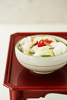 포토 JPG 스튜디오촬영 그릇 식기 한식 고추 반찬 김치 실내 근접촬영 사람없음 전통음식 대접 발효 물김치 백김치 발효음식 국내포토 전통 음식 뷰포인트 채소 내부 파일형식