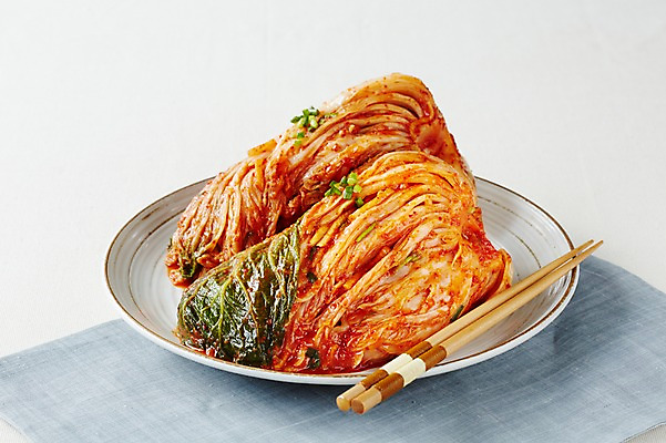 포토 JPG 스튜디오촬영 그릇 식기 접시 한식 젓가락 반찬 김치 실내 근접촬영 사람없음 전통음식 발효 배추김치 발효음식 국내포토 전통 음식 뷰포인트 수저 내부 파일형식