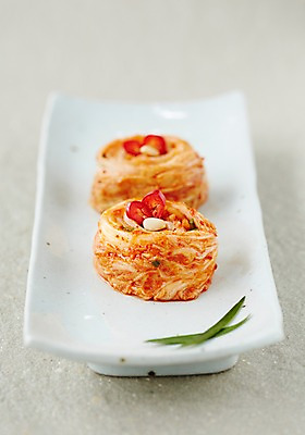 포토 JPG 스튜디오촬영 그릇 식기 접시 한식 반찬 김치 실내 근접촬영 사람없음 아웃포커스 전통음식 발효 배추김치 발효음식 국내포토 전통 음식 뷰포인트 촬영기법 내부 파일형식