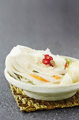 포토 JPG 스튜디오촬영 그릇 식기 접시 한식 반찬 김치 실내 근접촬영 사람없음 전통음식 발효 물김치 백김치 발효음식 국내포토 전통 음식 뷰포인트 내부 파일형식