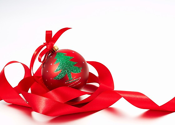 포토 JPG 스튜디오촬영 기념일 리본 컬러 크리스마스장식 크리스마스 크리스마스용품 이벤트 사람없음 장식 빨간색 초록색 크리스마스트리 장식볼 방울 끈 오브젝트 국내포토 실내 용품 파일형식