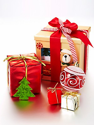 포토 JPG 스튜디오촬영 기념일 리본 인형 크리스마스장식 크리스마스 포장 크리스마스용품 선물 누끼 이벤트 사람없음 장식 선물상자 상자 장난감 방울 오브젝트 국내포토 실내 용품 파일형식