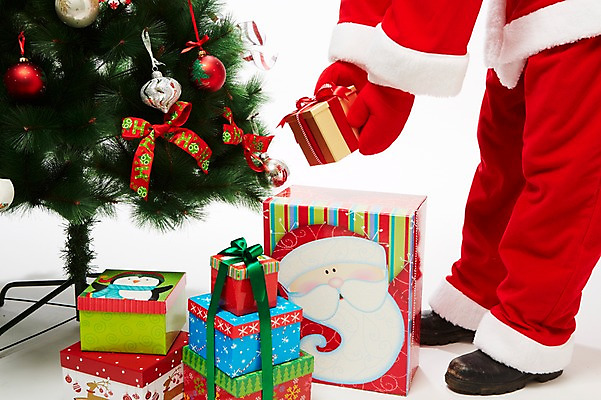 포토 JPG 스튜디오촬영 기념일 리본 컬러 크리스마스장식 크리스마스 포장 산타옷 크리스마스용품 선물 한명 들기 이벤트 신체부위 장식 빨간색 선물상자 상자 크리스마스트리 산타클로스 하반신 방울 오브젝트 국내포토 1 옷 모션 실내 사람 용품 파일형식