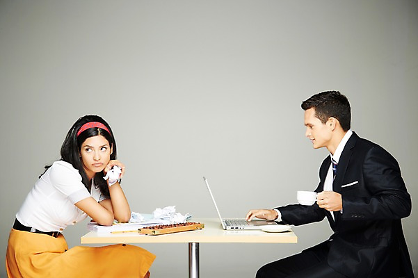 포토 JPG 스튜디오촬영 서양인 외국인 해외기획촬영 2012년태국 원피스 여자 남자 종이 커피 비즈니스 탁자 티타임 실내 들기 사람 앉기 정장 상반신 20대 성인 두명 옆모습 노트북 펜 디지털 턱괴기 주판 업무 비교 작업실 커피잔 복고 과거 아날로그 시무룩 종이뭉치 현재 청년만 성인만 국내포토 옷 음료 뷰포인트 가구 컨셉 모션 휴식 잔 표정 인종 청년 내부 전자제품 필기구 계산기 작업 뭉치 파일형식