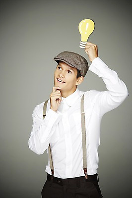 포토 JPG 스튜디오촬영 서양인 외국인 해외기획촬영 모자 2012년태국 패션 남자 생각 전구 회색배경 아이디어 실내 한명 웃음 들기 사람 정장 상반신 20대 앞모습 올려보기 멜빵 복고 머리위 페이퍼플레이 청년만 청년남자만 청년남자한명만 성인남자한명만 국내포토 1 잡화 옷 뷰포인트 백그라운드 컨셉 모션 표정 인종 청년 내부 회색 남자만 남자한명만 성인남자만 성인만 파일형식