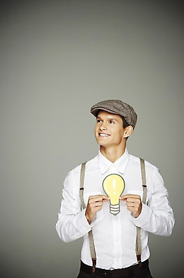 포토 JPG 스튜디오촬영 서양인 외국인 해외기획촬영 모자 응시 2012년태국 패션 남자 생각 전구 회색배경 아이디어 실내 한명 웃음 들기 사람 정장 상반신 20대 앞모습 멜빵 복고 페이퍼플레이 청년만 청년남자만 청년남자한명만 성인남자한명만 국내포토 1 시선 잡화 옷 뷰포인트 백그라운드 컨셉 모션 표정 인종 청년 내부 회색 남자만 남자한명만 성인남자만 성인만 파일형식