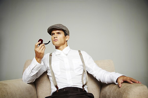 포토 JPG 스튜디오촬영 서양인 외국인 해외기획촬영 모자 응시 2012년태국 패션 남자 의자 회색배경 휴식 흡연 담배 실내 한명 들기 사람 앉기 정장 상반신 20대 앞모습 소파 멜빵 복고 담뱃대 청년만 청년남자만 청년남자한명만 성인남자한명만 국내포토 1 시선 잡화 옷 뷰포인트 가구 백그라운드 컨셉 모션 인종 청년 내부 회색 남자만 남자한명만 성인남자만 성인만 파일형식