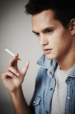 포토 JPG 스튜디오촬영 서양인 외국인 해외기획촬영 응시 2012년태국 패션 남자 남방 회색배경 흡연 담배 실내 한명 들기 사람 상반신 20대 옆모습 아웃포커스 캐주얼 복고 청년만 청년남자만 청년남자한명만 성인남자한명만 국내포토 1 시선 옷 뷰포인트 백그라운드 셔츠 모션 촬영기법 인종 청년 내부 회색 남자만 남자한명만 성인남자만 성인만 파일형식