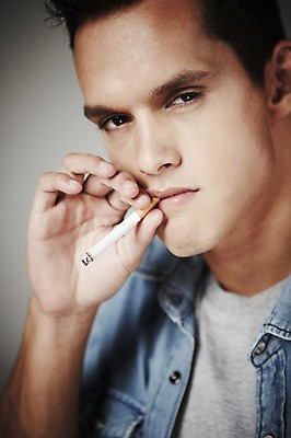 포토 JPG 스튜디오촬영 서양인 외국인 해외기획촬영 2012년태국 패션 남자 남방 회색배경 흡연 담배 실내 한명 들기 사람 상반신 20대 옆모습 아웃포커스 캐주얼 물기 복고 청년만 청년남자만 청년남자한명만 성인남자한명만 국내포토 1 옷 뷰포인트 백그라운드 셔츠 모션 촬영기법 인종 청년 내부 회색 남자만 남자한명만 성인남자만 성인만 파일형식