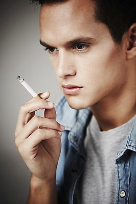 포토 JPG 스튜디오촬영 서양인 외국인 해외기획촬영 응시 2012년태국 패션 남자 남방 회색배경 흡연 담배 실내 한명 들기 사람 상반신 20대 옆모습 아웃포커스 캐주얼 복고 청년만 청년남자만 청년남자한명만 성인남자한명만 국내포토 1 시선 옷 뷰포인트 백그라운드 셔츠 모션 촬영기법 인종 청년 내부 회색 남자만 남자한명만 성인남자만 성인만 파일형식