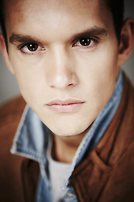 포토 JPG 스튜디오촬영 서양인 외국인 해외기획촬영 2012년태국 패션 남자 얼굴 실내 한명 사람 근접촬영 상반신 20대 앞모습 아웃포커스 신체부위 캐주얼 재킷 복고 청년만 청년남자만 청년남자한명만 성인남자한명만 국내포토 1 옷 뷰포인트 촬영기법 인종 청년 내부 외투 남자만 남자한명만 성인남자만 성인만 파일형식