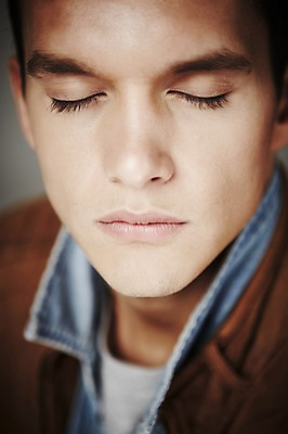 포토 JPG 스튜디오촬영 서양인 외국인 해외기획촬영 2012년태국 패션 남자 얼굴 실내 한명 사람 근접촬영 상반신 20대 앞모습 아웃포커스 신체부위 캐주얼 눈감음 재킷 복고 청년만 청년남자만 청년남자한명만 성인남자한명만 국내포토 1 옷 뷰포인트 모션 촬영기법 인종 청년 내부 외투 남자만 남자한명만 성인남자만 성인만 파일형식