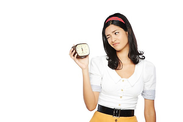 포토 JPG 스튜디오촬영 서양인 해외기획촬영 긴머리 2012년태국 원피스 여자 시계 실내 한명 들기 누끼 사람 상반신 20대 성인 앞모습 자명종 알람 짜증 시간 머리띠 복고 청년만 청년여자만 청년여자한명만 성인여자한명만 국내포토 외국인 1 헤어스타일 옷 감정 뷰포인트 장신구 모션 청년 내부 여자만 여자한명만 성인여자만 성인만 파일형식