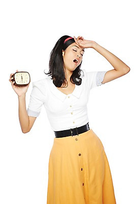 포토 JPG 스튜디오촬영 서양인 해외기획촬영 긴머리 2012년태국 원피스 여자 시계 실내 한명 서기 들기 누끼 사람 상반신 20대 성인 앞모습 눈감음 자명종 알람 짜증 시간 머리띠 복고 청년만 청년여자만 청년여자한명만 성인여자한명만 국내포토 외국인 1 헤어스타일 옷 감정 뷰포인트 장신구 모션 청년 내부 여자만 여자한명만 성인여자만 성인만 파일형식
