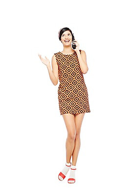 포토 JPG 스튜디오촬영 전신 서양인 해외기획촬영 응시 2012년태국 원피스 여자 패션 실내 한명 서기 웃음 들기 누끼 사람 20대 성인 앞모습 스마트폰 머리띠 하이힐 전화기 복고 통화 청년만 청년여자만 청년여자한명만 성인여자한명만 국내포토 외국인 1 시선 옷 구두 뷰포인트 장신구 모션 표정 청년 내부 핸드폰 스마트기기 여성화 여자만 여자한명만 성인여자만 성인만 파일형식