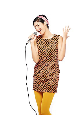 포토 JPG 스튜디오촬영 서양인 해외기획촬영 2012년태국 원피스 여자 패션 음악 포즈 노래 모션 실내 한명 서기 들기 누끼 사람 20대 성인 앞모습 청춘 눈감음 활발 머리띠 추억 마이크 즐거움 복고 디스코 청년만 청년여자만 청년여자한명만 성인여자한명만 국내포토 외국인 1 옷 감정 뷰포인트 음향기기 컨셉 장신구 문화예술 청년 내부 춤 여자만 여자한명만 성인여자만 성인만 파일형식