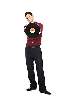 포토 JPG 스튜디오촬영 전신 서양인 외국인 해외기획촬영 2012년태국 패션 남자 음악 포즈 모션 실내 한명 서기 들기 누끼 사람 정장 20대 성인 앞모습 청춘 활발 춤 추억 즐거움 복고 디스코 청년만 청년남자만 청년남자한명만 성인남자한명만 국내포토 1 옷 감정 뷰포인트 컨셉 문화예술 인종 청년 내부 남자만 남자한명만 성인남자만 성인만 파일형식