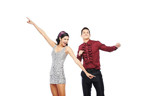 포토 JPG 스튜디오촬영 서양인 외국인 해외기획촬영 커플 2012년태국 원피스 여자 패션 남자 포즈 모션 실내 서기 웃음 누끼 사람 정장 상반신 20대 성인 두명 앞모습 청춘 귀걸이 활발 가리킴 춤 머리띠 추억 즐거움 복고 디스코 복고댄스 커플댄스 청년만 성인만 국내포토 옷 감정 음악 뷰포인트 컨셉 장신구 관계 문화예술 표정 인종 손짓 청년 내부 파일형식