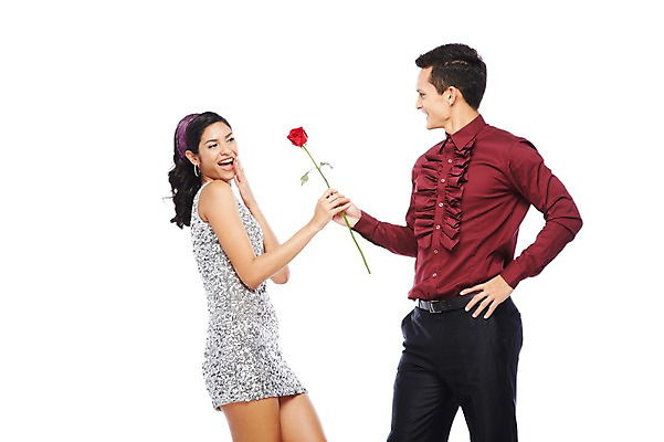 포토 JPG 스튜디오촬영 서양인 외국인 해외기획촬영 커플 2012년태국 원피스 여자 패션 남자 꽃 포즈 모션 실내 서기 웃음 들기 누끼 사람 정장 상반신 20대 성인 두명 옆모습 청춘 장미 마주보기 귀걸이 활발 춤 머리띠 추억 즐거움 주기 복고 디스코 복고댄스 커플댄스 탱고 청년만 성인만 국내포토 식물 옷 감정 음악 뷰포인트 컨셉 장신구 관계 문화예술 표정 인종 청년 내부 파일형식