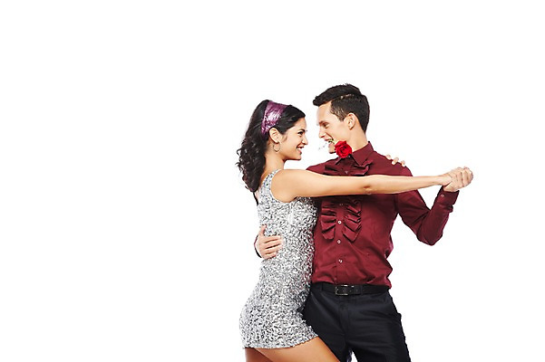 포토 JPG 스튜디오촬영 서양인 외국인 해외기획촬영 커플 2012년태국 원피스 여자 패션 남자 꽃 포즈 모션 실내 서기 웃음 누끼 사람 정장 상반신 20대 성인 두명 옆모습 청춘 장미 마주보기 손잡기 귀걸이 활발 춤 머리띠 추억 물기 즐거움 복고 디스코 복고댄스 커플댄스 탱고 청년만 성인만 국내포토 식물 옷 감정 음악 뷰포인트 컨셉 장신구 관계 문화예술 표정 인종 청년 내부 파일형식