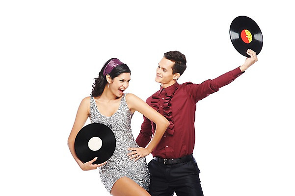 포토 JPG 스튜디오촬영 서양인 외국인 해외기획촬영 커플 2012년태국 원피스 여자 패션 남자 음악 포즈 모션 실내 서기 웃음 들기 누끼 사람 정장 상반신 20대 성인 두명 앞모습 청춘 귀걸이 활발 춤 머리띠 추억 즐거움 복고 디스코 복고댄스 커플댄스 청년만 성인만 국내포토 옷 감정 뷰포인트 컨셉 장신구 관계 문화예술 표정 인종 청년 내부 파일형식