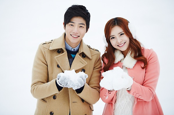 포토 JPG 주간 커플 계절 여자 남자 커플라이프 여행 장갑 겨울 장난 놀이 웃음 들기 사람 동양인 상반신 20대 성인 야외 두명 앞모습 한국인 코트 눈 겨울여행 귀마개 즐거움 눈장난 청년만 성인만 국내포토 자연요소 라이프스타일 잡화 감정 뷰포인트 관계 모션 표정 인종 청년 외투 파일형식