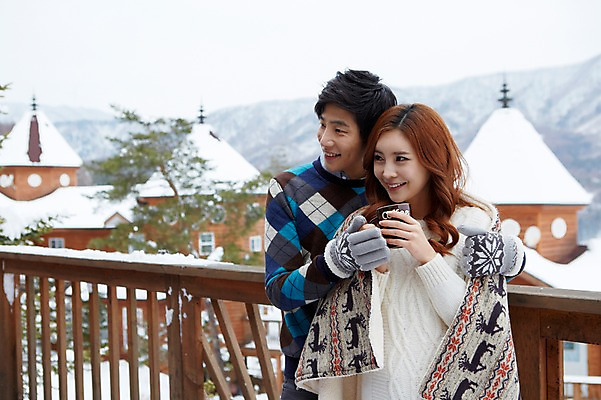 포토 JPG 주간 커플 응시 계절 여자 남자 여유 커피 음료 커플라이프 여행 장갑 겨울 난간 티타임 휴식 웃음 들기 사람 동양인 상반신 20대 성인 야외 두명 건물 앞모습 아웃포커스 컵 한국인 눈 차 담요 겨울여행 펜션 청년만 성인만 국내포토 자연요소 라이프스타일 식기 건축물 시선 잡화 감정 뷰포인트 컨셉 관계 모션 숙소 날씨 촬영기법 표정 인종 청년 파일형식