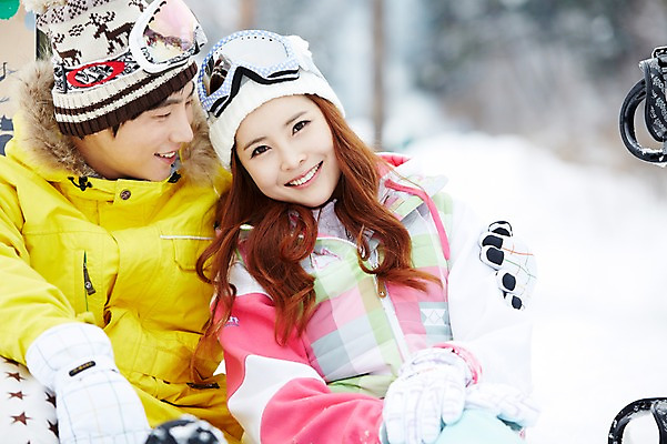 포토 JPG 주간 모자 커플 계절 여자 남자 커플라이프 장갑 겨울 레저 겨울스포츠 스키장 고글 웃음 사람 앉기 동양인 상반신 20대 성인 야외 두명 앞모습 아웃포커스 한국인 스노우보드 보드 즐거움 스키복 청년만 국내포토 자연요소 라이프스타일 잡화 옷 감정 스포츠 뷰포인트 관계 모션 스키 촬영기법 표정 인종 청년 보드_스포츠 성인만 파일형식