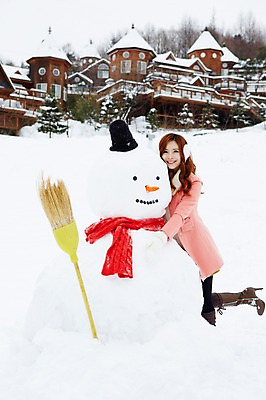 포토 JPG 주간 모자 계절 여자 장갑 크리스마스 겨울 눈사람 부츠 한명 서기 웃음 사람 동양인 이벤트 20대 성인 야외 건물 앞모습 목도리 한국인 코트 눈 빗자루 귀마개 즐거움 펜션 청년만 청년여자만 청년여자한명만 성인여자한명만 국내포토 자연요소 1 건축물 잡화 기념일 감정 뷰포인트 신발 모션 숙소 날씨 표정 인종 청년 외투 청소도구 여자만 여자한명만 성인여자만 성인만 파일형식