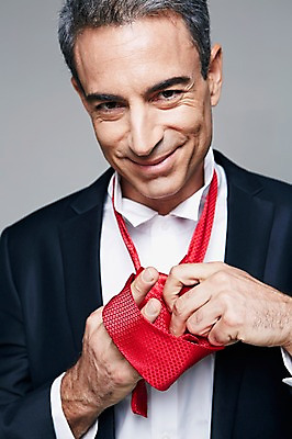 포토 JPG 스튜디오촬영 서양인 해외기획촬영 남자 2013년태국 40대 중년 비즈니스 CEO 사업가 중년라이프 넥타이 실내 한명 웃음 사람 정장 상반신 앞모습 비즈니스라이프 비즈니스맨 몸단장 중년남자한명만 국내포토 외국인 직업 1 라이프스타일 잡화 옷 뷰포인트 표정 성인 내부 직장인 남자한명만 중년남자만 파일형식