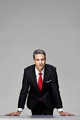 포토 JPG 스튜디오촬영 서양인 해외기획촬영 남자 2013년태국 40대 중년 비즈니스 CEO 사업가 중년라이프 실내 한명 서기 웃음 사람 정장 상반신 앞모습 비즈니스라이프 비즈니스맨 책상 중년남자한명만 국내포토 외국인 직업 1 라이프스타일 옷 뷰포인트 가구 모션 표정 성인 내부 직장인 남자한명만 중년남자만 파일형식