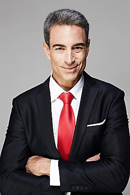 포토 JPG 스튜디오촬영 서양인 해외기획촬영 남자 2013년태국 40대 중년 비즈니스 CEO 사업가 중년라이프 실내 한명 웃음 사람 정장 상반신 앞모습 비즈니스라이프 팔짱 비즈니스맨 중년남자한명만 국내포토 외국인 직업 1 라이프스타일 옷 뷰포인트 모션 표정 성인 내부 직장인 남자한명만 중년남자만 파일형식