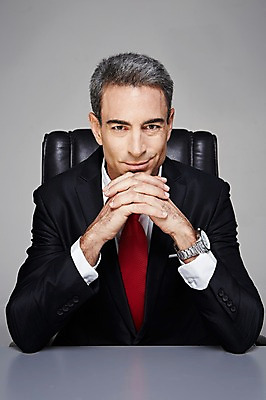 포토 JPG 스튜디오촬영 서양인 해외기획촬영 남자 2013년태국 40대 중년 의자 비즈니스 CEO 사업가 중년라이프 실내 한명 웃음 사람 앉기 정장 상반신 앞모습 비즈니스라이프 턱괴기 비즈니스맨 손목시계 책상 중년남자한명만 국내포토 외국인 직업 1 라이프스타일 옷 뷰포인트 시계 가구 장신구 모션 표정 성인 내부 직장인 남자한명만 중년남자만 파일형식