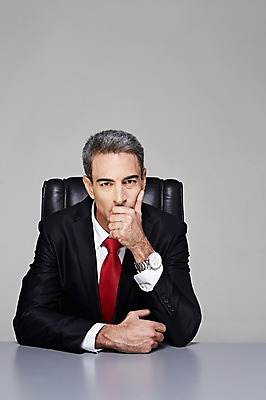 포토 JPG 스튜디오촬영 서양인 해외기획촬영 남자 2013년태국 40대 중년 의자 비즈니스 CEO 사업가 중년라이프 실내 한명 사람 앉기 정장 상반신 앞모습 비즈니스라이프 턱괴기 비즈니스맨 책상 중년남자한명만 국내포토 외국인 직업 1 라이프스타일 옷 뷰포인트 가구 모션 성인 내부 직장인 남자한명만 중년남자만 파일형식