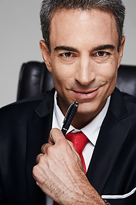 포토 JPG 스튜디오촬영 서양인 해외기획촬영 남자 2013년태국 40대 중년 의자 비즈니스 CEO 사업가 중년라이프 실내 한명 웃음 들기 사람 앉기 정장 상반신 앞모습 아웃포커스 비즈니스라이프 펜 비즈니스맨 중년남자한명만 국내포토 외국인 직업 1 라이프스타일 옷 뷰포인트 가구 모션 촬영기법 표정 성인 내부 필기구 직장인 남자한명만 중년남자만 파일형식