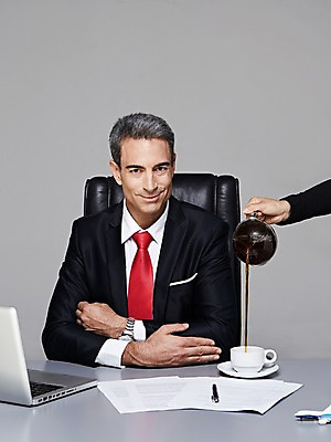 포토 JPG 스튜디오촬영 서양인 해외기획촬영 손 남자 커피 음료 2013년태국 40대 중년 의자 비즈니스 CEO 사업가 중년라이프 주전자 티타임 휴식 잔 비행기 실내 웃음 들기 사람 앉기 정장 상반신 두명 앞모습 컵 비즈니스라이프 노트북 펜 모형 비즈니스맨 붓기 커피잔 책상 문서 중년만 중년남자만 국내포토 외국인 직업 라이프스타일 식기 옷 뷰포인트 가구 컨셉 항공교통 모션 주방용품 대중교통 표정 성인 내부 신체부위 전자제품 필기구 직장인 남자만 성인만 파일형식