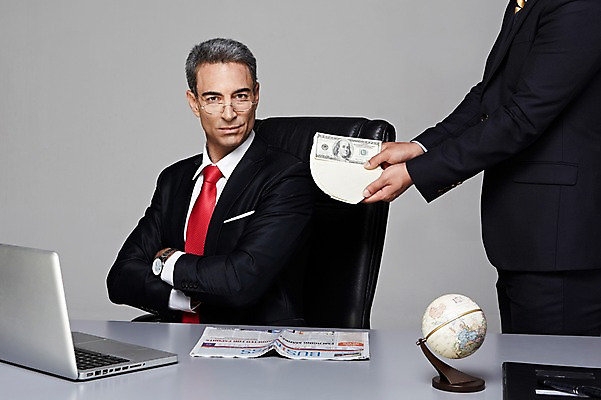 포토 JPG 스튜디오촬영 서양인 해외기획촬영 남자 안경 2013년태국 40대 중년 지폐 돈 의자 비즈니스 CEO 사업가 중년라이프 영업 실내 서기 들기 사람 앉기 정장 상반신 두명 비즈니스라이프 노트북 지구본 팔짱 달러 거래 비즈니스맨 신문 책상 주기 문서 뇌물 중년만 중년남자만 국내포토 외국인 직업 라이프스타일 잡화 옷 가구 모션 성인 내부 간행물 전자제품 직장인 뉴스 재산 남자만 성인만 파일형식